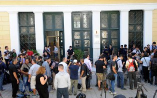 Συμφωνία κυβέρνησης - ΣΥΡΙΖΑ για την αναστολή χρηματοδότησης της Χρυσής Αυγής
