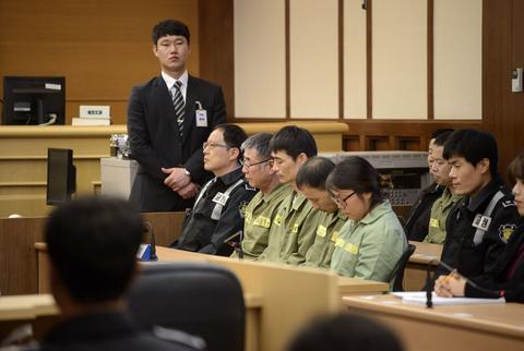Ν. Κορέα: Σε 36 χρόνια φυλάκιση καταδικάστηκε ο καπετάνιος του Sewol