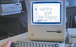 Ο υπολογιστής Mac της Apple γίνεται σήμερα τριάντα ετών