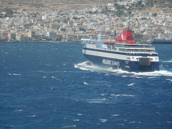 Πρόσκρουση του Νήσος Χίος στο λιμάνι της Τήνου