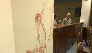Αστακός: Ο πρώην δήμαρχος έκανε «φλεβοκέντηση» και γέμισε με αίματα το Δημοτικό Συμβούλιο