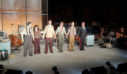 Πάρος: Η συγκλονιστική θεατρική παράσταση στο Πάρκο Πάρου που καταχειροκροτήθηκε από το κοινό! – Μεταξύ των θεατών ο Λάκης Λαζόπουλος