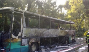 Παρ&#039; ολίγον τραγωδία στην Πάτρα: Έπιασε φωτιά λεωφορείο που μετέφερε 67 μαθητές