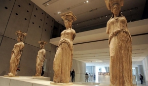 «Καρυάτιδες»: Μια ακόμα μοναδική βραδινή ξενάγηση στο Μουσείο της Ακρόπολης