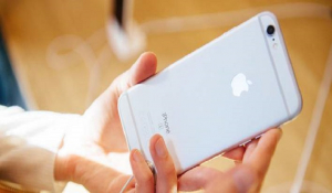 Apple: Ο κοροναϊός «απειλεί» την παραγωγή νέων iPhones