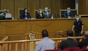 Δίκη της Χρυσής Αυγής: Αναστολή με όρους για όλους πλην Ρουπακιά πρότεινε η εισαγγελέας