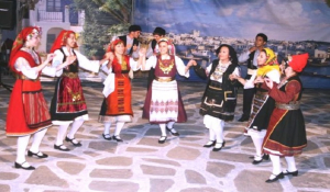 Αιγαίο, Ήπειρος και Ιόνιο, συναντώνται χορευτικά στη Νάουσα Πάρου