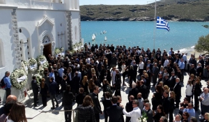 Ράγισαν καρδιές στην κηδεία του Αλ. Σταματιάδη: Ήσουν το σωστό παράδειγμα της οικογένειας