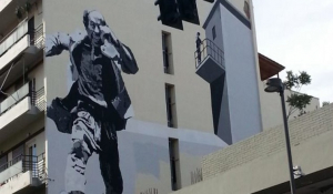 Τεράστιο γκράφιτι με τον Θανάση Βέγγο σε πολυκατοικία στην Πάτρα