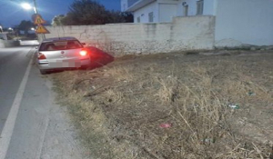 Πάρος: Αυτοκίνητο εξετράπη της πορείας του προσκρούοντας σε τοιχίο
