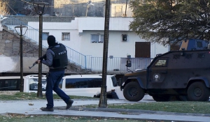 Επίθεση με νεκρό και τραυματίες έξω από αρχηγείο στην πόλη Γκαζίαντεπ