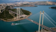 Εύβοια: 21χρονος έπεσε από την υψηλή γέφυρα της Χαλκίδας