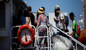 Συνεχίζεται η έξοδος των εκδρομέων: 55.209 έφυγαν την Παρασκευή από τα λιμάνια της Αττικής