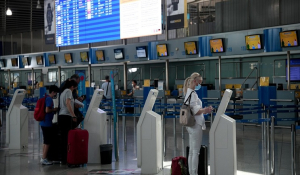Βρετανία: Τα προβλήματα στα αεροδρόμια θα διαρκέσουν μέρες, προειδοποιεί ο υπουργός Μεταφορών