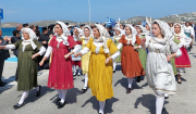 Πάρος: Mε καμάρι και ζωντάνια η μαθητική παρέλαση στην παραλιακή οδό Παροικίας