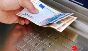 Εξαφανίστηκαν τα μετρητά -Για ποιες συναλλαγές οι Ελληνες χρησιμοποιούν κάρτες
