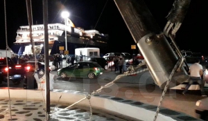 Κίνηση που… θύμιζε τριήμερο Αγ. Πνεύματος στο λιμάνι της Πάρου! (Βίντεο)