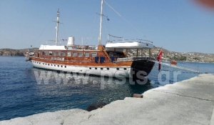 Ένα «ταξίδι» πίσω στο χρόνο με γοητευτικά τουριστικά ιστιοφόρα στο λιμάνι της Παροικίας! (Βίντεο + Φωτό)