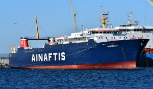 Πρόσκρουση πλοίου στο λιμάνι της Μυτιλήνης