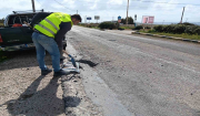Πάρος: Εκτεταμένες τεχνικές εργασίες αποκατάστασης οδοστρώματος σε πολλές περιοχές του νησιού