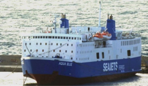 Μηχανική βλάβη στο πλοίο Aqua Blue με 60 επιβάτες