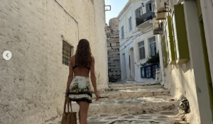 Πάρος: Γέμισε το instagram με φωτογραφίες του νησιού η Κατερίνα Δαλάκα