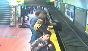 Μπουένος Αϊρες: Ανδρας λιποθυμά στο μετρό και καθώς πέφτει σπρώχνει γυναίκα στις ράγες