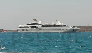 Το κρουαζιερόπλοιο LE LYRΙΑL στο λιμάνι της Παροικίας Πάρου