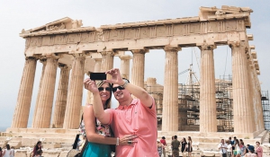18 δις ευρώ έφεραν στην ελληνική οικονομία οι τουρίστες το 2017