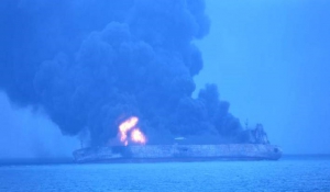 Κινδυνεύει να εκραγεί το ιρανικό δεξαμενόπλοιο