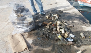 Καθαρισμός βυθού στο λιμάνι Παροικίας Πάρου