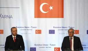 Πιέσεις ΕΕ για τους «δύο στρατιωτικούς», καμία δέσμευση από Ερντογάν
