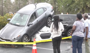 Τρομακτικό βίντεο: Ανεμοστρόβιλος σηκώνει στον αέρα αυτοκίνητα σε πάρκινγκ στη Νότια Καρολίνα