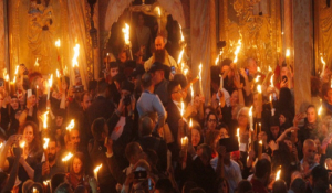 Με λαμπρότητα πραγματοποιήθηκε στα Ιεροσόλυμα η τελετή αφής του Αγίου Φωτός