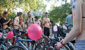 Θεσσαλονίκη: Γυμνή ποδηλατοδρομία απόψε για το κλίμα -Με βαμμένα σώματα