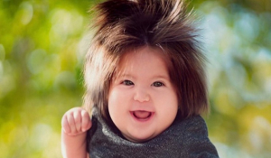 Μωρό «Ραπουνζέλ»: Κοριτσάκι γεννήθηκε με μακριά, πυκνά μαλλιά