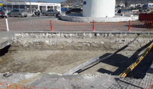 Πάρος: Τεχνικό έργο αποκατάστασης της υποχώρησης οδοστρώματος κοντά στο λιμάνι της Παροικίας