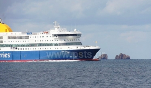 Αδυναμία προσέγγισης του Blue Star Naxos στο λιμάνι της Σχοινούσας