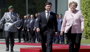 Ανησυχία για την Μέρκελ: Ετρεμε σύγκορμη, στην υποδοχή του Ουκρανού προέδρου