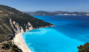Οι ελληνικές παραλίες φιγουράρουν στις βρετανικές εφημερίδες ως ιδανικοί προορισμοί