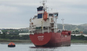 Ρυμουλκήθηκε το πετρελαιοφόρο «Aθλος» -Εκτός κινδύνου οι δύο Eλληνες ναυτικοί