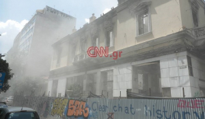 Αθήνα: Κατέρρευσε τμήμα του κτηρίου της Marfin