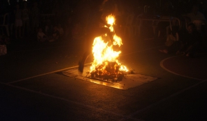 «Φωτιά» στη νύχτα έβαλε το Παραδοσιακό Πανηγύρι του Κλήδονα στον Προδρόμου Πάρου! Φλόγες του Αι – Γιάννη και του νησιώτικου γλεντιού «απογείωσαν» το κέφι...(Βίντεο + Φωτό)