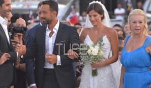 Σάκης Τανιμανίδης – Χριστίνα Μπόμπα: Ο λαμπερός γάμος τους στη Σίφνο με τους διάσημους φίλους τους!