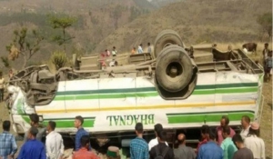 Ινδία: Τουλάχιστον επτά νεκροί από την πτώση λεωφορείου σε φαράγγι