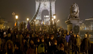 Αντικυβερνητικός ξεσηκωμός στην Ουγγαρία για τον «νόμο της σκλαβιάς» - Χιλιάδες στους δρόμους