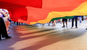 H Ρουμανία νομιμοποιεί το γάμο ομόφυλων ζευγαριών