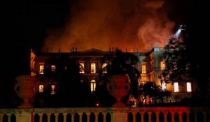Τεράστια απώλεια για τη Βραζιλία: Πυρκαγιά κατέστρεψε το Εθνικό Μουσείο στο Ρίο ντε Ζανέιρο