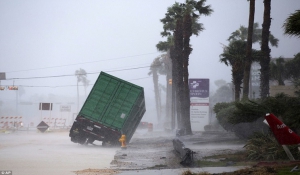 Σε κατάσταση φυσικής καταστροφής κηρύχθηκε η Πολιτεία του Τέξας λόγω του τυφώνα Χάρβεϊ