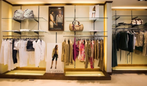 Κορωνοϊός: Πώς θα δοκιμάζουμε ρούχα;– Τα μέτρα που θα ισχύουν στα καταστήματα
